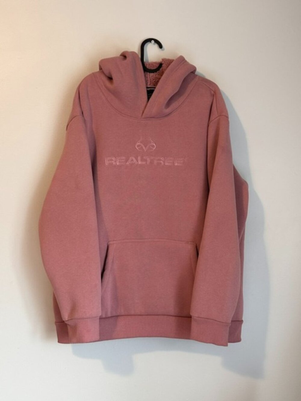 Realtree dusty rose sherpa-lined hoodie in excellent pre-owned condition!